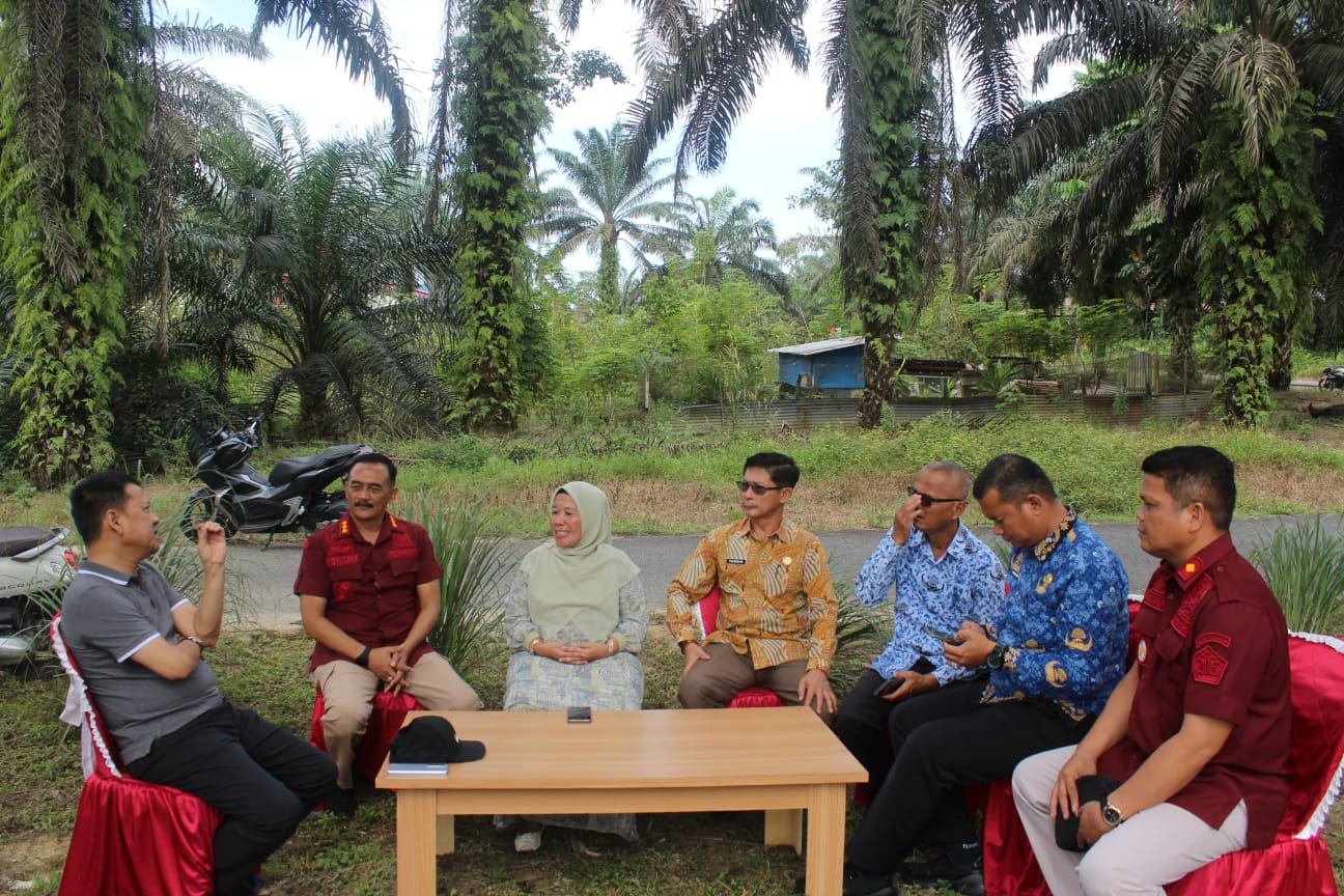 Pj Bupati Didampingi Kadis Pertanian Kampar, Tinjau Penanaman Jagung di Lapas Kelas ll A Bangkinang