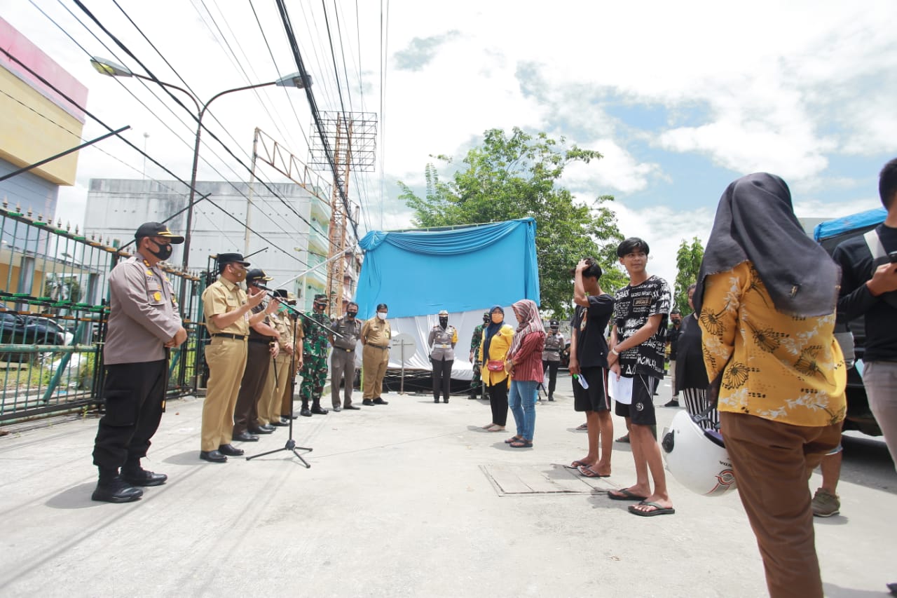 Pjs Bupati Siak Sosialisasikan Penindakan Disiplin Non Yustisi Protokol Kesehatan di Kec Tualang.