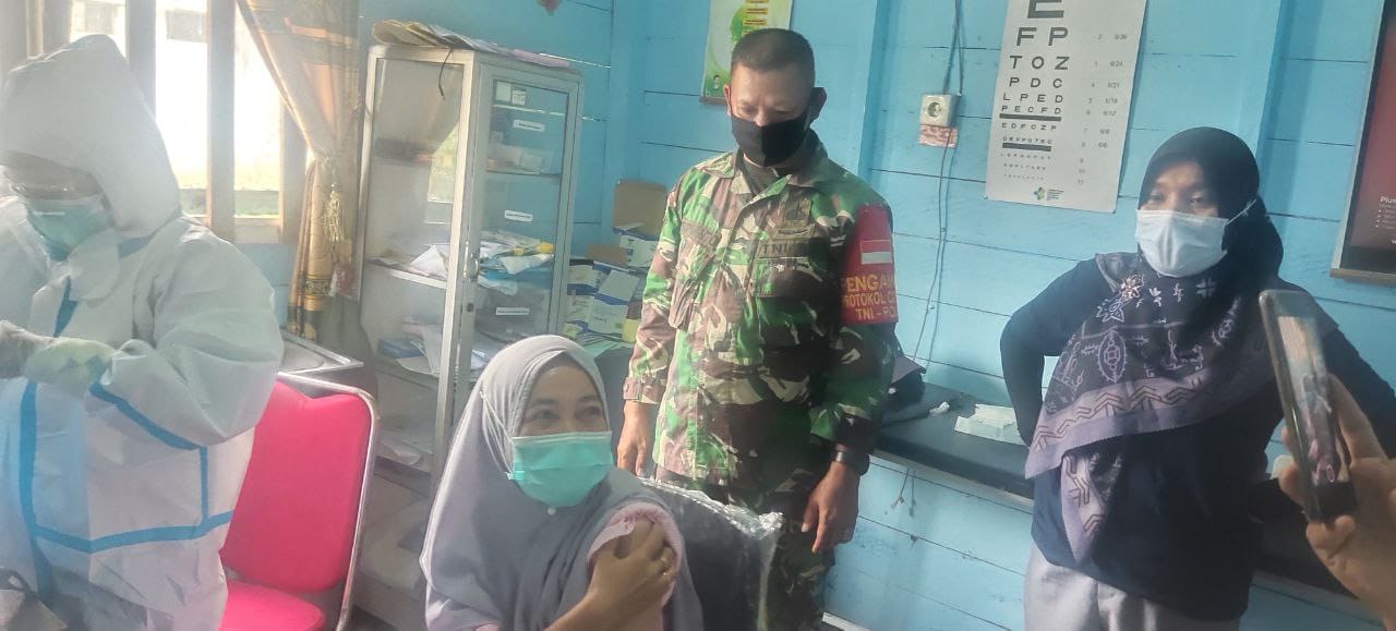 Babinsa Dampingi Penyuntikan Vaksin Sinovac Bagi Tenaga Kesehatan
