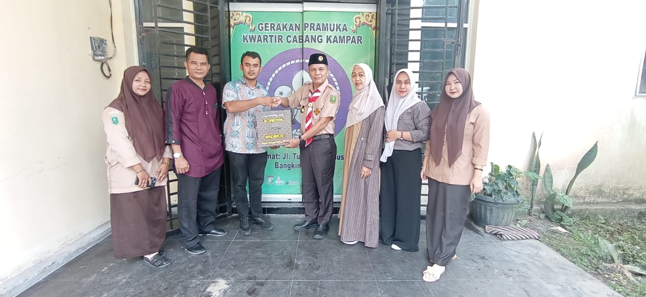 250 Kain Sarung Dari PT. BSP Diterima Kwarcab Pramuka Cabang Kampar