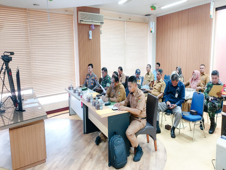 Asisten ll Setda Kampar Beserta Forkopimda dan TPID, Ikuti Zoom Meeting Rapat Inflasi