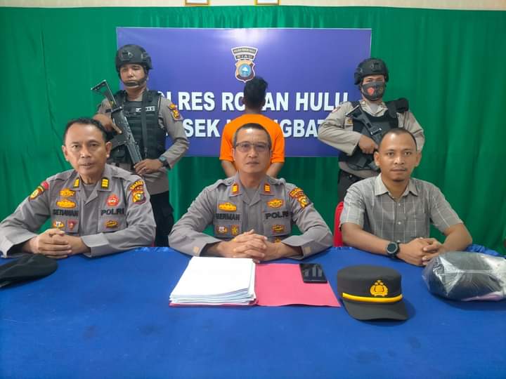 Ajak Pacarnya "Wik Wik" di Rumah Kontrakanya, Seorang Pria di Rohul Digiring Ke Polsek Ujung Batu