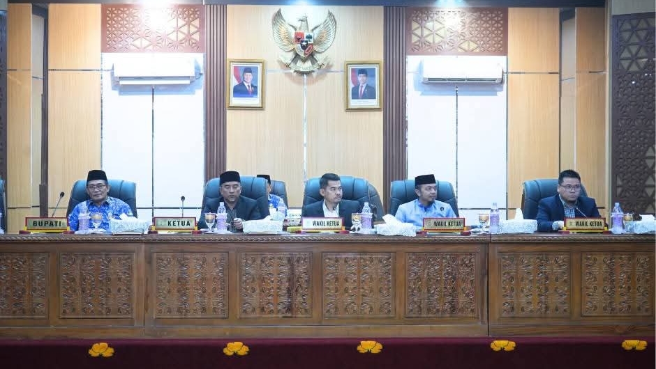 Sidang Paripurna DPRD Kampar Diikuti Bupati Kampar Dalam Laporan Reses Masa Sidang II dan III