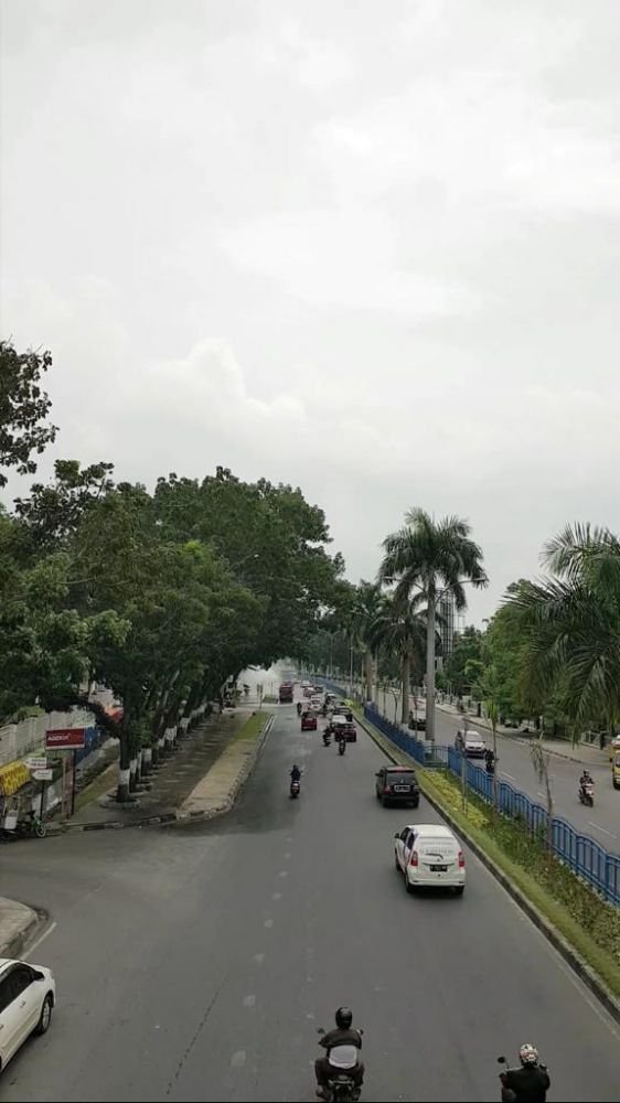 Pemko-Kerahkan-7-Mobil-Damkar-Semprot-Disinfektan-di Jalan-dan-Perkantoran