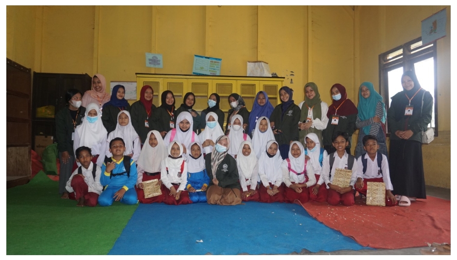 Kreatifitas Mahasiswa KKN UMRI 2021 Gelar Seminar Cinta Lingkungan Sejak Dini