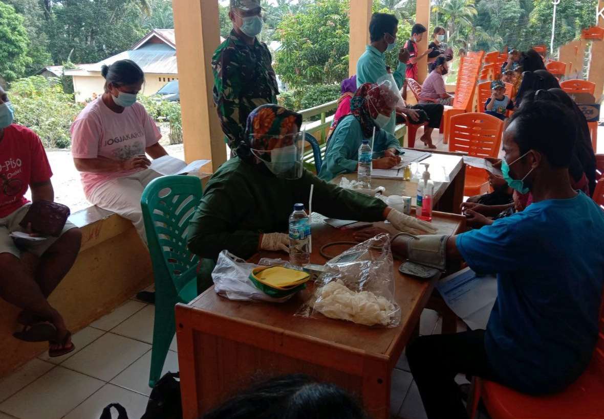 Babinsa Koramil 08/Tandun Monitoring Vaksin Tahap Dua Lansia.