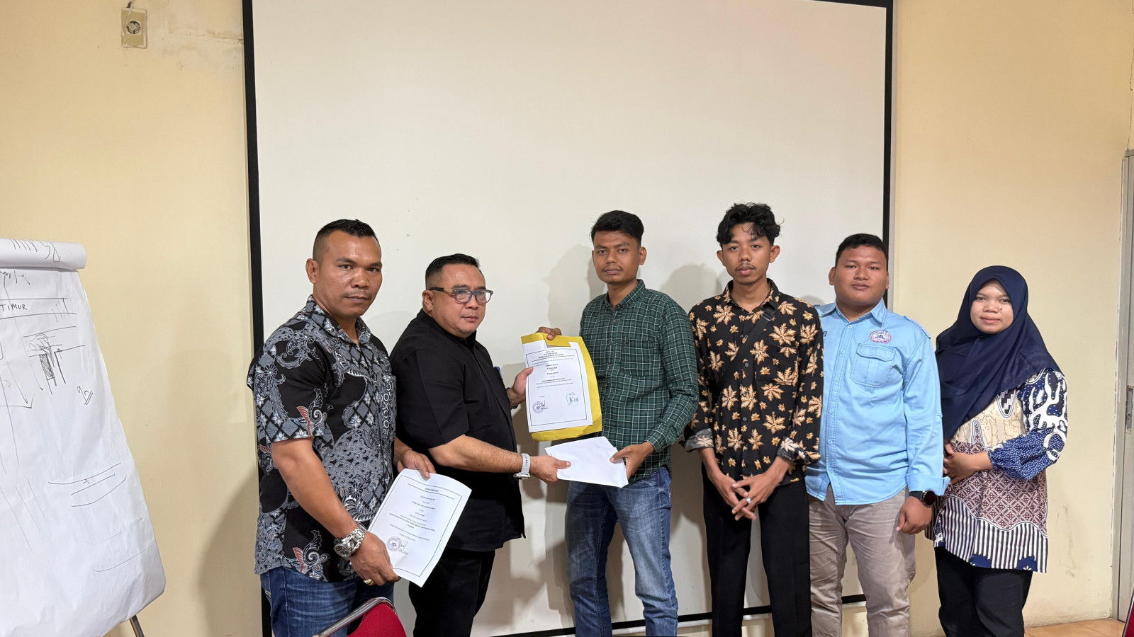 HUT Riau ke-69, PT Arara Abadi Salurkan Beasiswa bagi 40 Pelajar-Mahasiswa Suku Sakai