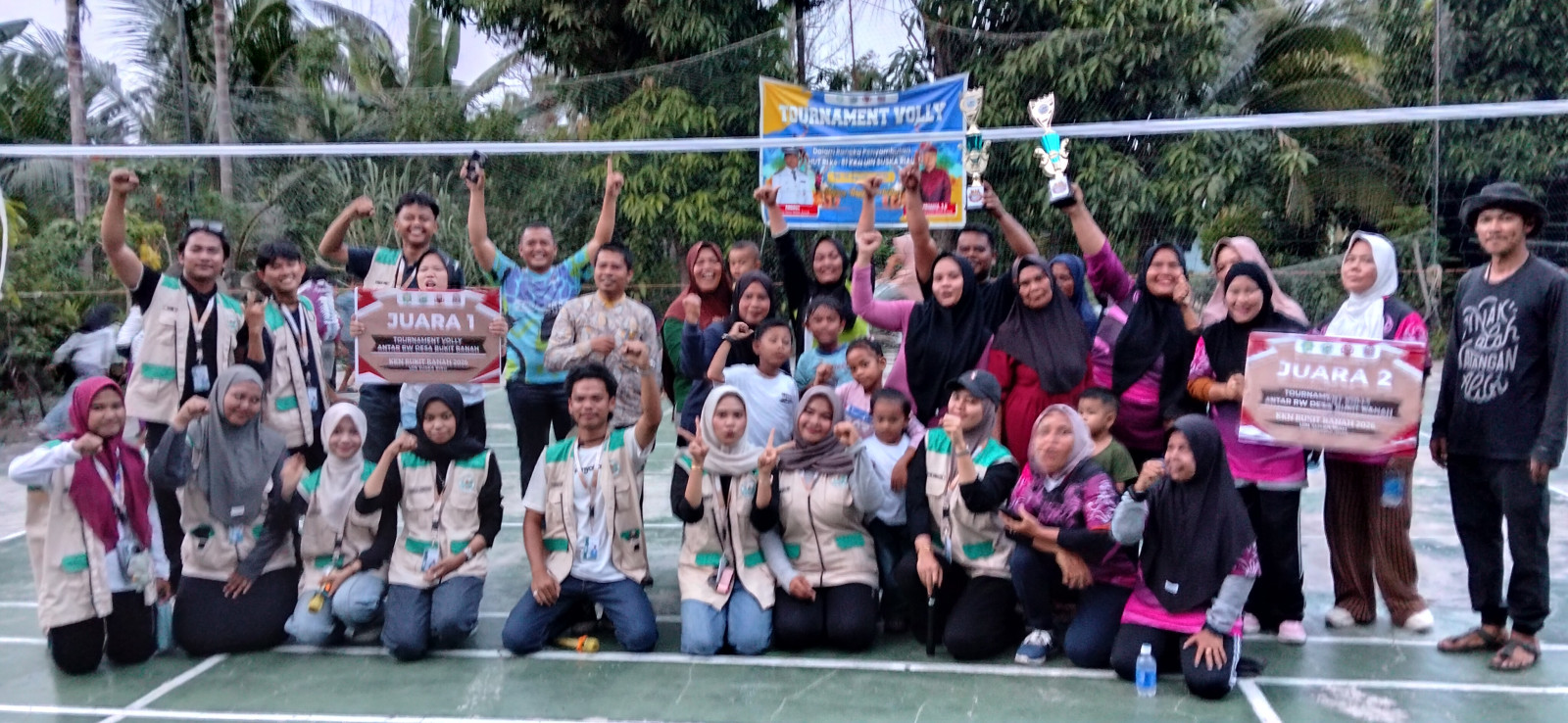 Sengit dan Meriahkan HUT RI Ke-81, RW 002 Sabet Gelar Juara Turnamen Voli Putri Desa Bukit Ranah