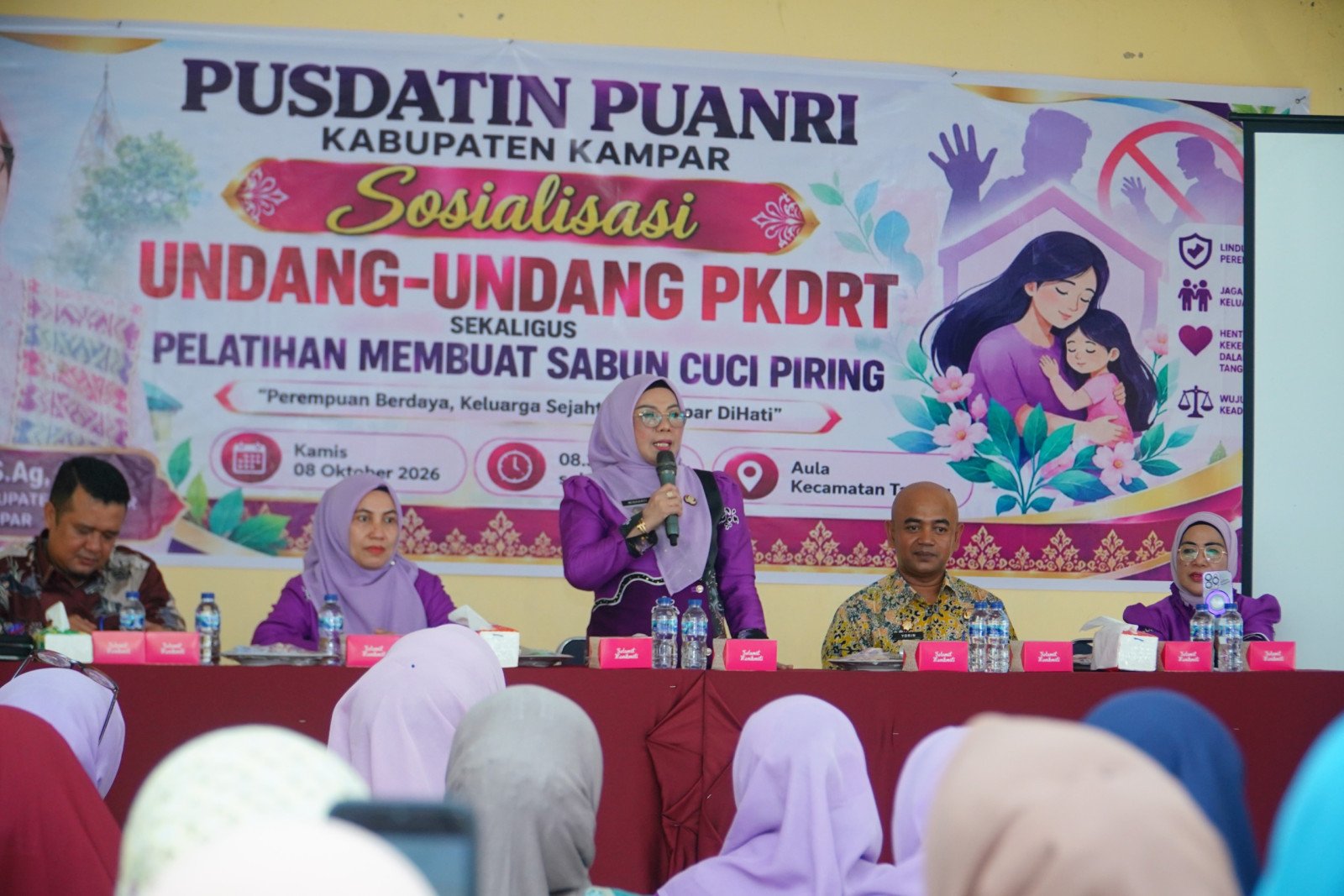 Sosialisasi UU PKDRT dan Pelatihan Pembuatan Sabun Cuci Piring Dibuka Wabup Kampar di Tapung