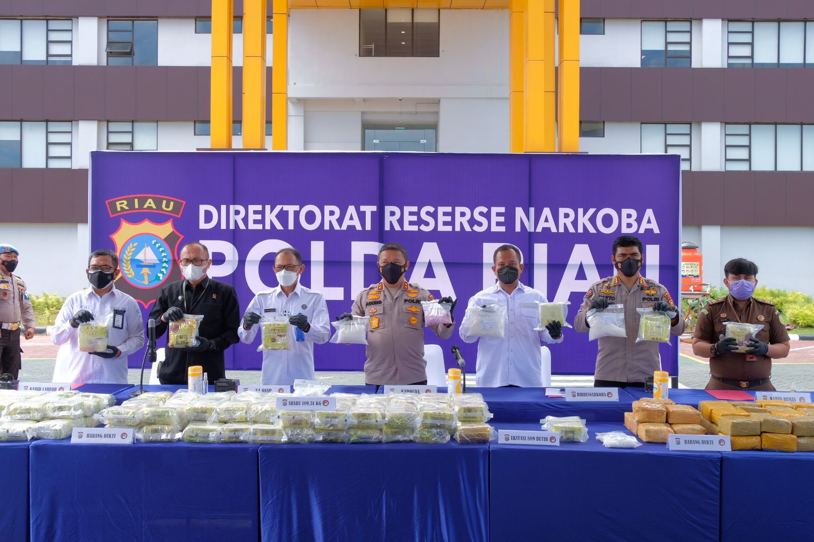 7 Orang Sindikat Narkoba Jenis Shabu 87 Kg Antar Negara, Berhasil Ditangkap Polda Riau