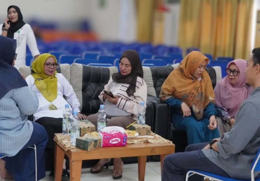 Produksi Sabun dan Minyak Sawit, Wabup Kampar, Misharti Tinjau Persiapan di Politeknik Kampar