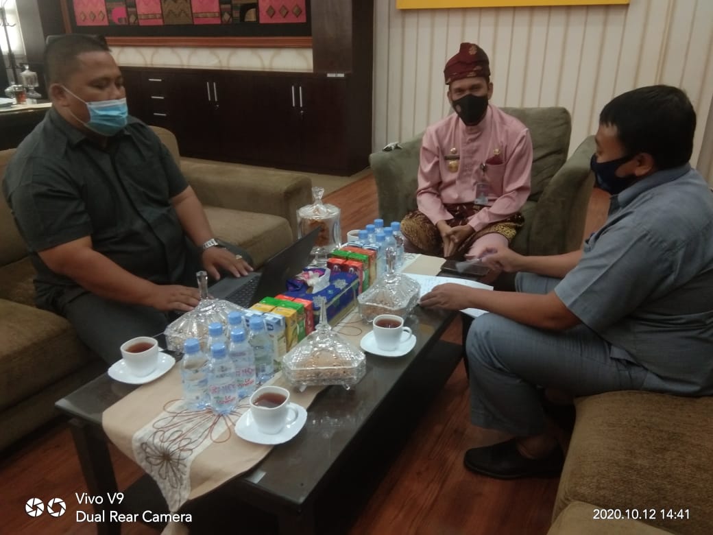 Ribuan Masker Dirumah Dinas Pjs. Bupati Siak Lukman. Berikut Pernyataan Ketua Bawaslu Siak