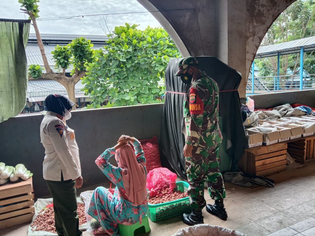 TNI POLRI Bersama Satpol PP Rohul dan Dinkes Ajak Warga Pakai Masker