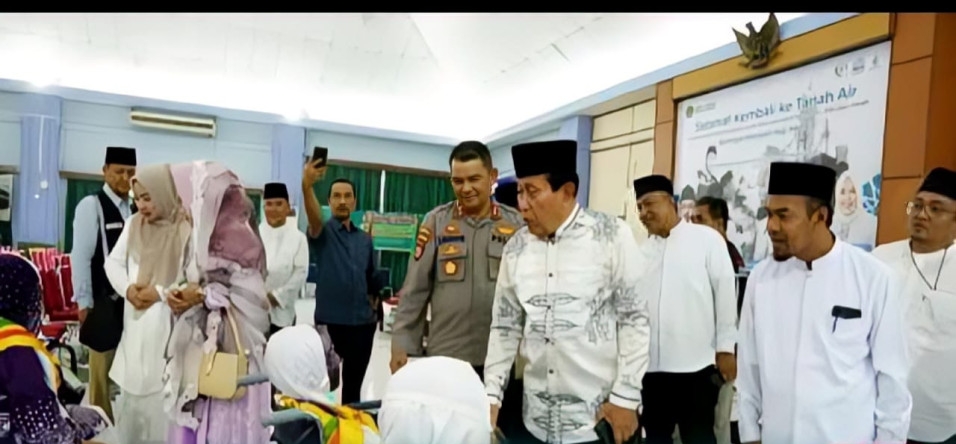 442 Jamaah Haji Rohul, Disambut Kepulangan Bupati Sukiman di Asrama Haji Batam