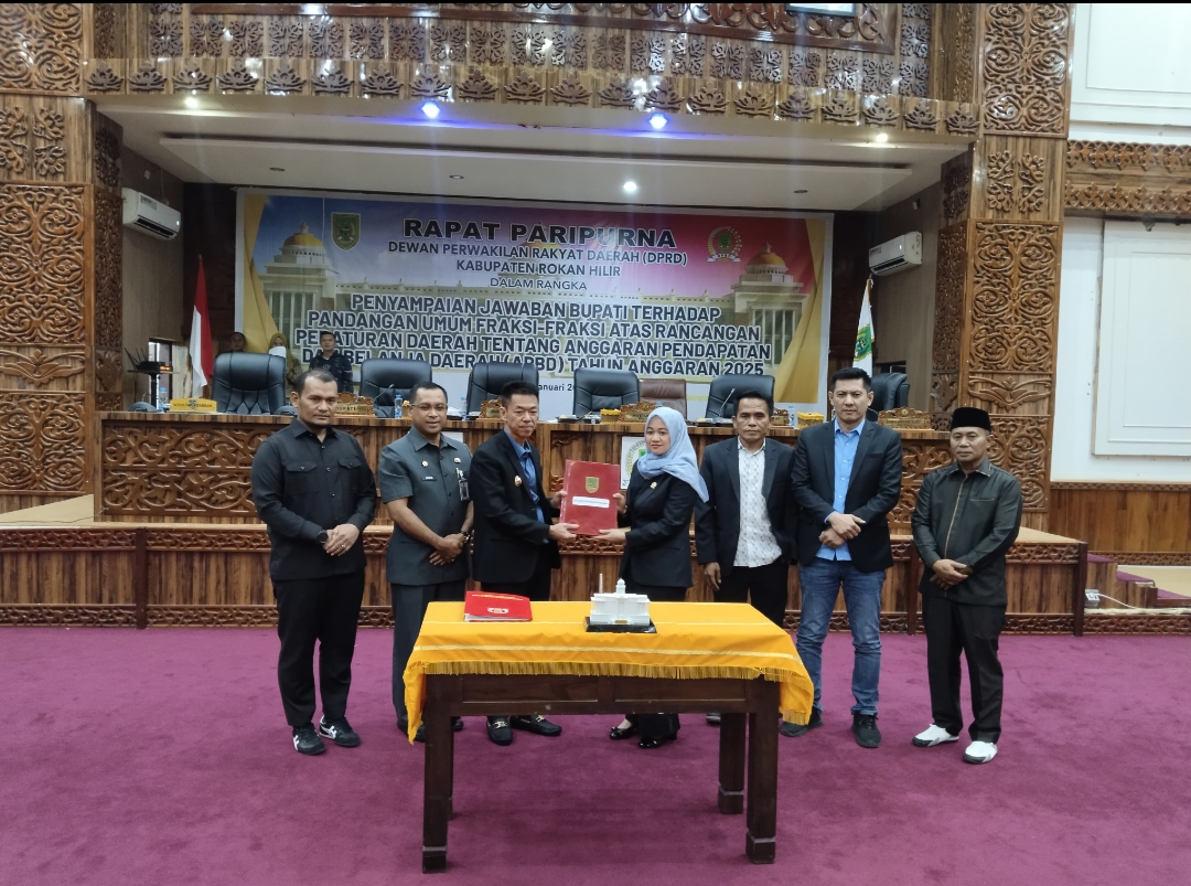 Bupati Rohil Sampaikan Jawaban Pemerintah Atas Pandangan Umum Fraksi - Fraksi Terhadap Ranperda