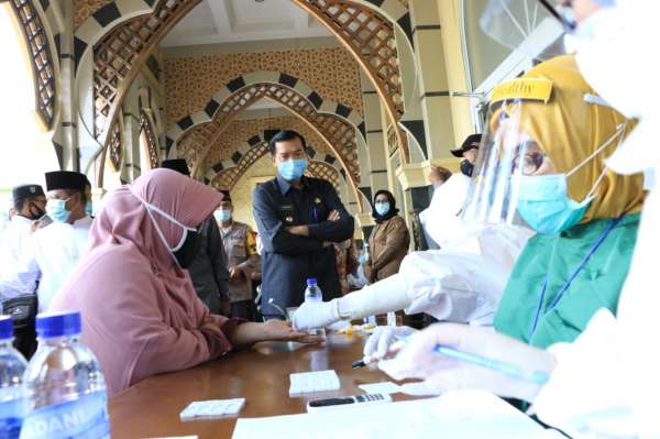Rapid Test Massal di Masjid Agung Ar-Rahman, Dua Orang Reaktif.