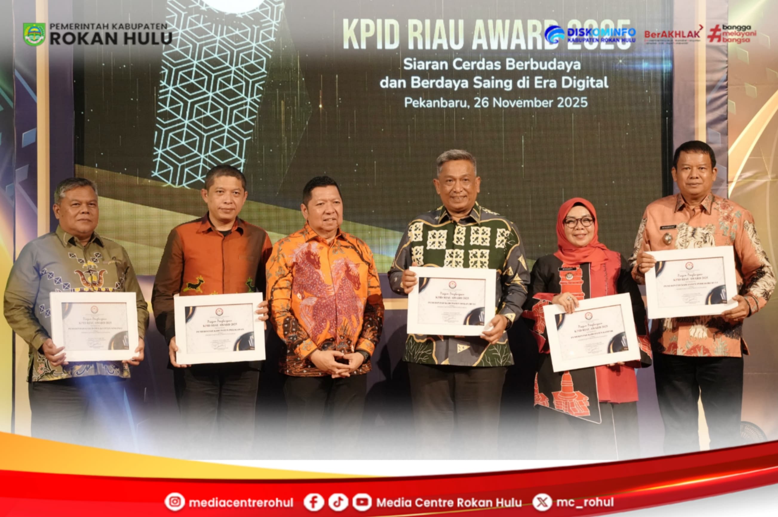 Rohul Ukir Sejarah di Penyiaran Bupati Anton Diganjar Dua Penghargaan KPID