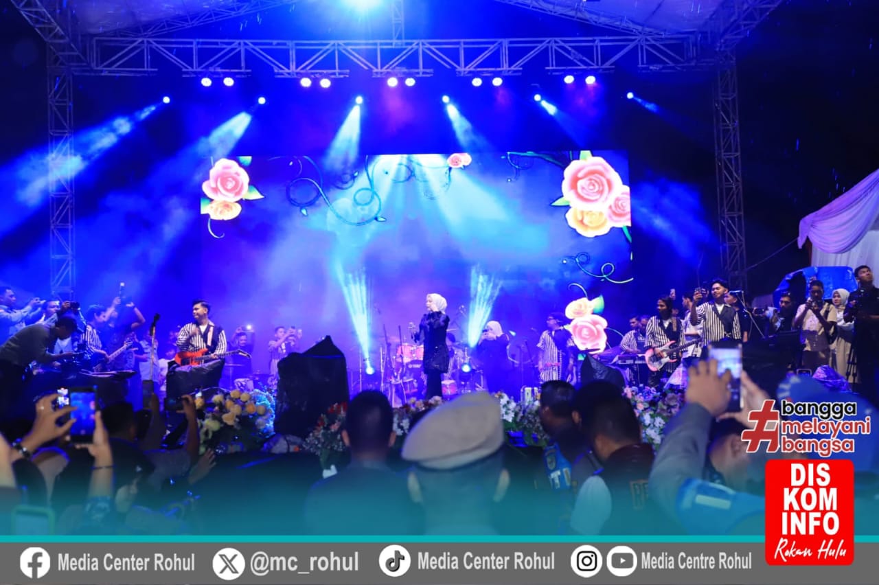 Meski Hujan, Perayaan Malam Puncak HUT Rohul Ke 25 Tetap Dibanjiri Masyarakat