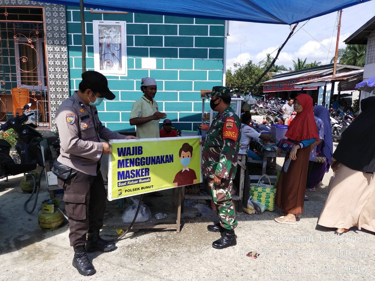 Turun Kepasar Tradisional Babinsa Dan Bhabinkamtibmas Himbau Prokes
