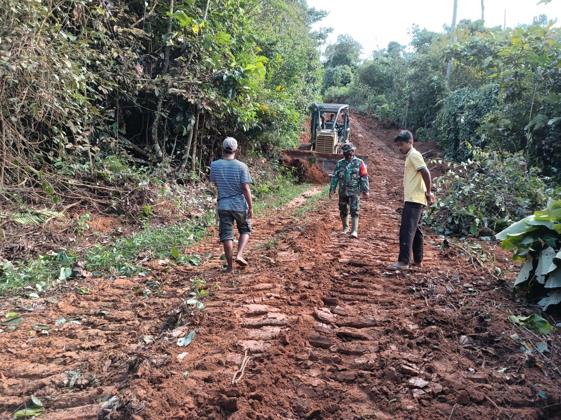 Menunjang Percepatan Kegiatan TMMD Ke-110, Dandim 0313/KPR Leo Octavianus Kerahkan Alat Berat
