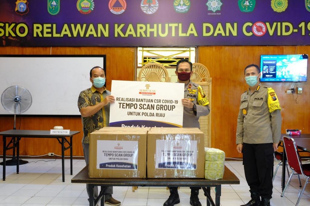 PT-Tempo-Scan-Groups-Peduli,-Wakapolda-Serahkan-Bantuan-Vitamin-Bagi-Personel-Gugus-Tugas-Covid-19-P