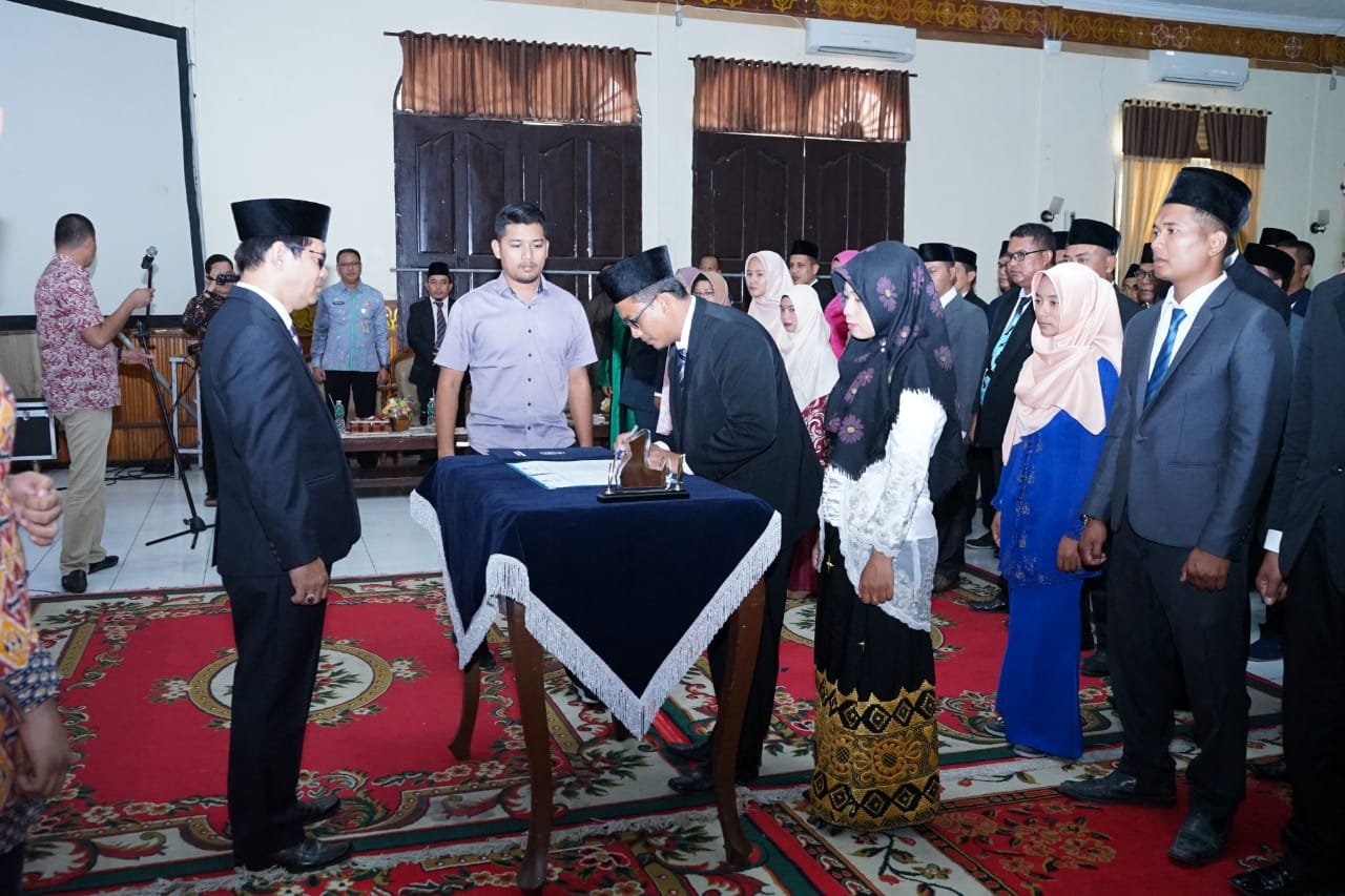 70 Orang Anggota Panitia Pemilihan Kecamatan (PPK) Kabupaten Siak Resmi Dilantik
