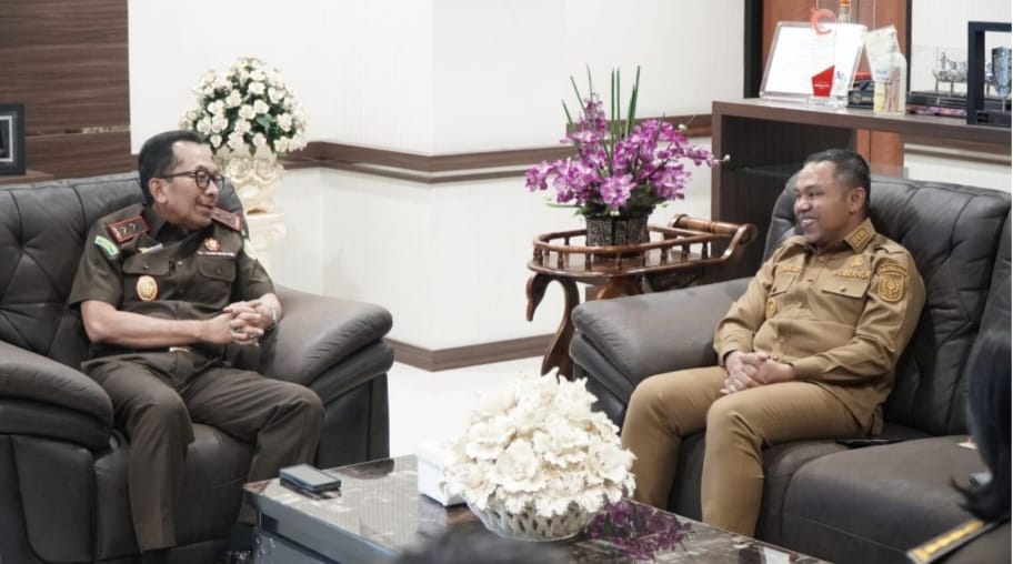 Perkuat Sinegritas Dengan Pemprov Riau, Kajati Riau Menerima Kunjungan Silaturahmi Gubernur Riau