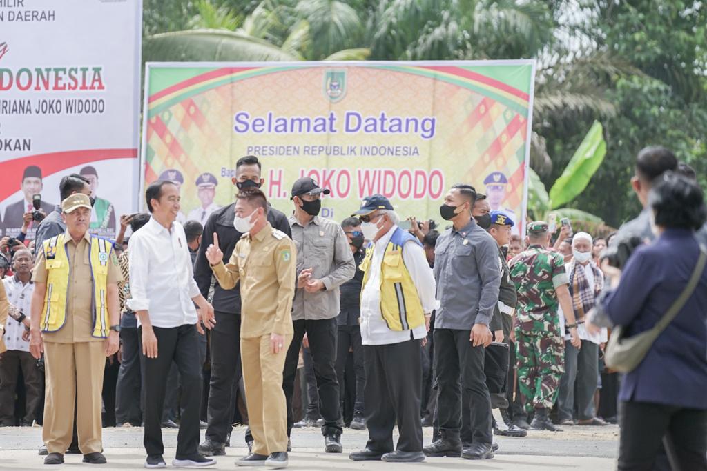 Bupati Rohil Dampingi Presiden RI Resmikan SPAM Durolis