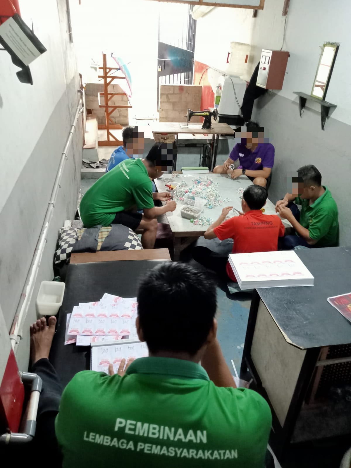 Warga Binaan Lapas Kelas IIB Teluk Kuantan - Hasilkan Kerajinan Tangan Berupa Souvenir