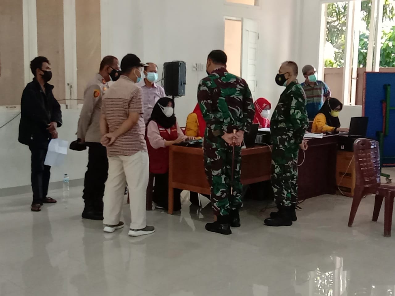 DANDIM 0313/KPR Hadiri Serbuan Vaksinasi Pada Masyarakat Siak Hulu