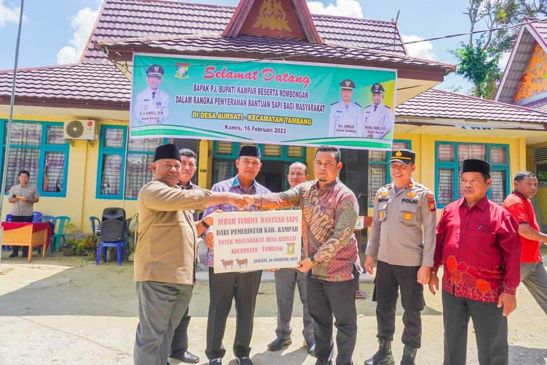 15 Ekor Sapi Bantuan Pemerintah Daerah Diserahkan Sekda Kampar