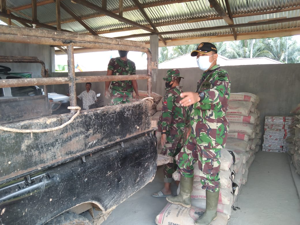 Pembuatan Drainase, Satgas TMMD Ke-110 Bongkar Mal Papan Pengecoran