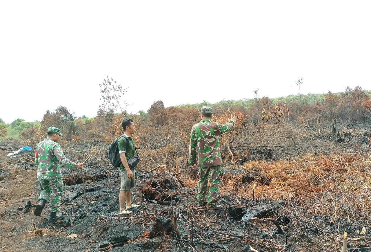 Babinsa Koramil 03/Bunut Bersama Masyarakat Patroli Karhutla