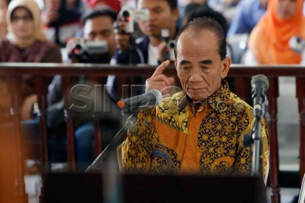 Eks Gubernur Riau Annas Maamun Bebas