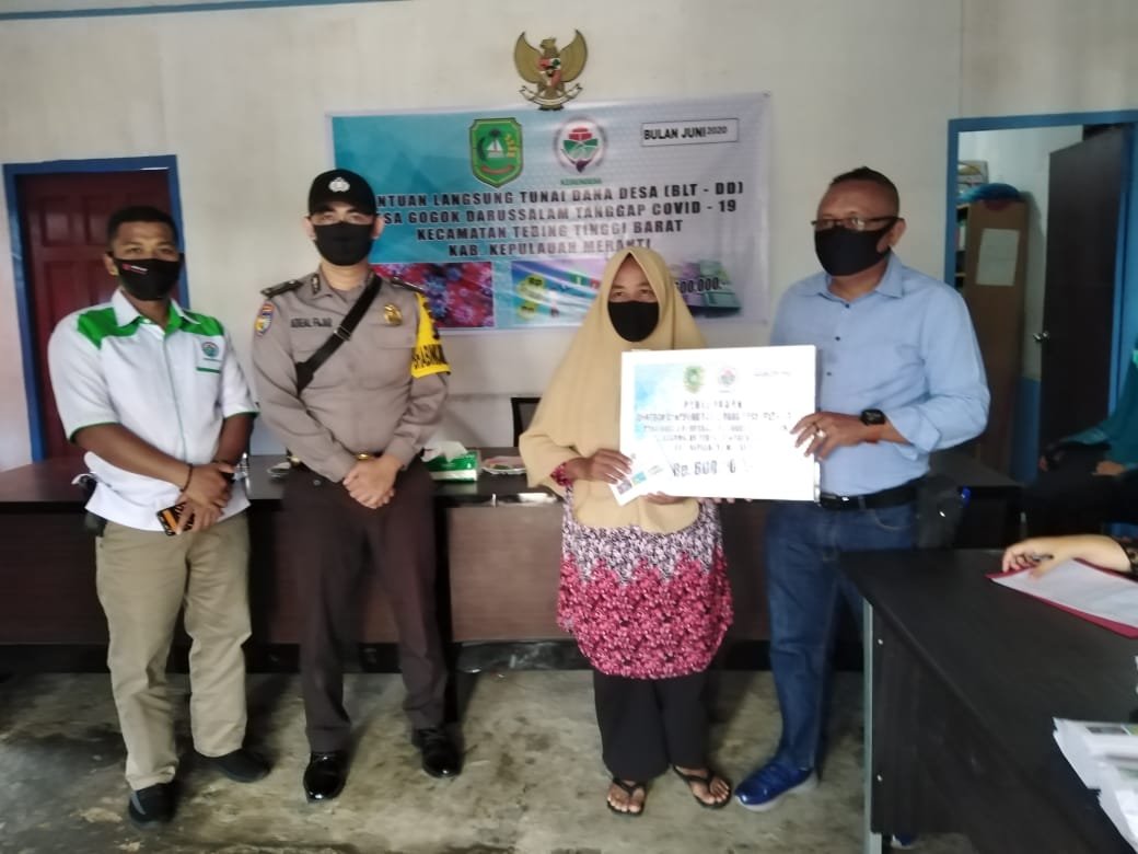 Pemerintah Desa Gogok Darussalam Serahkan BLT-DD Tahap 3 Untuk Masyarakat
