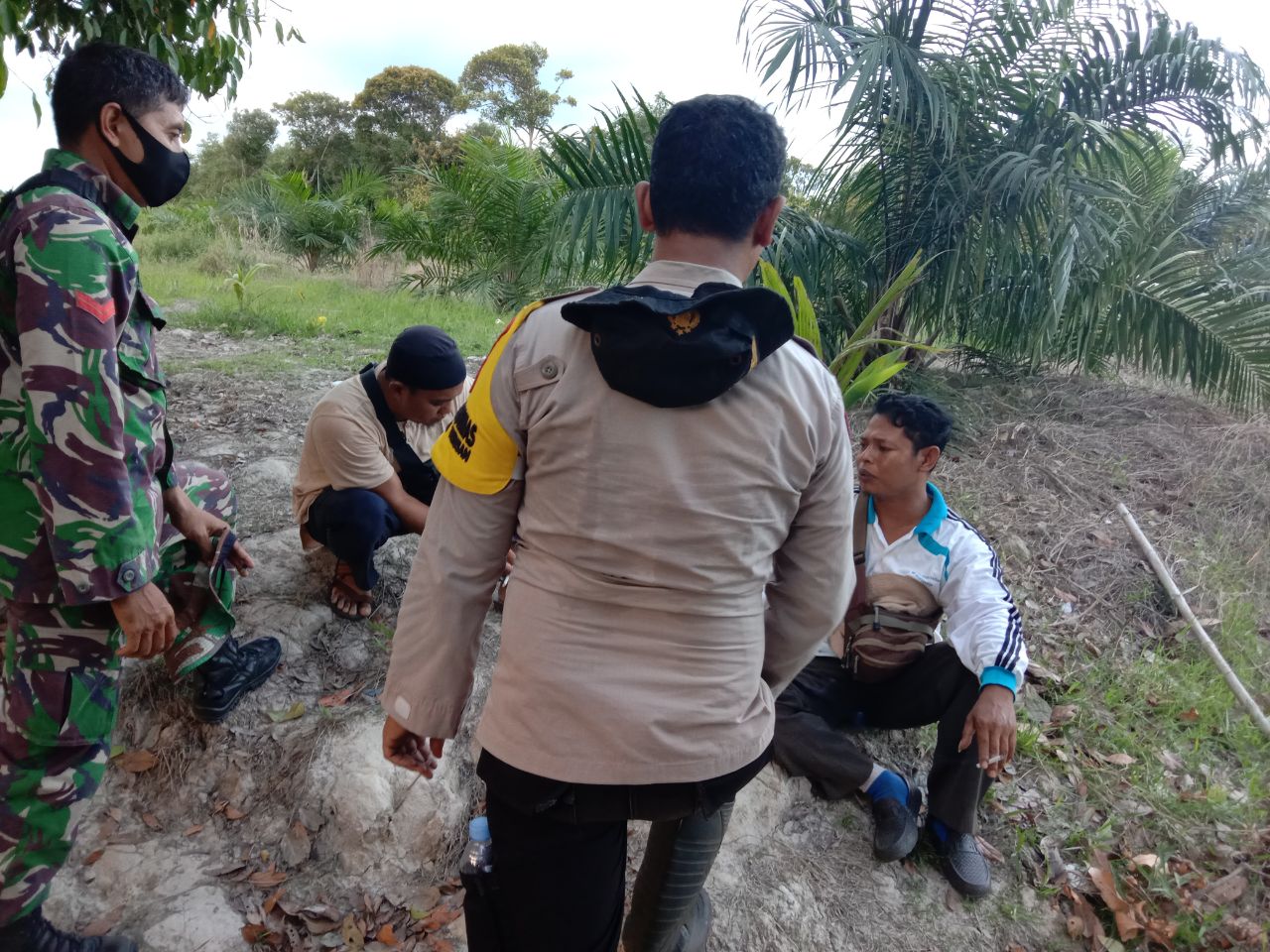 Babinsa Kodim 0313/KPR dan Babinkamtibmas Laksanakan Komsos