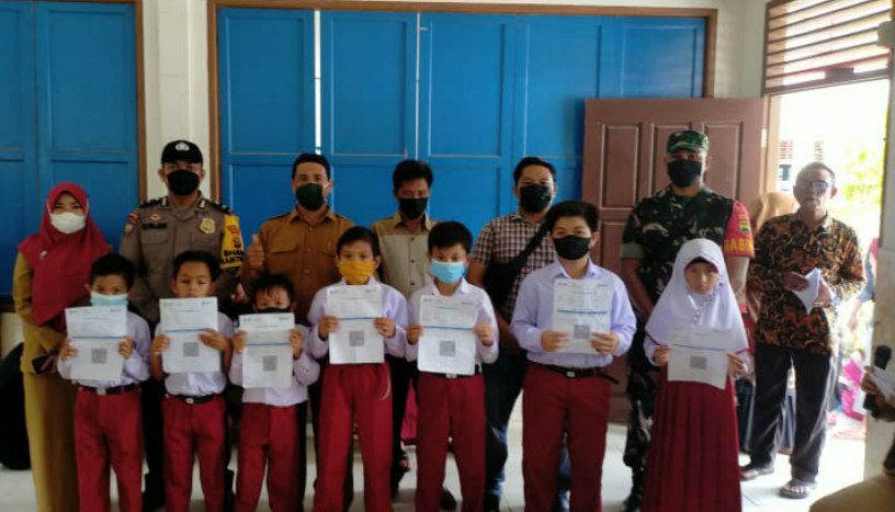 Babinsa Koramil 02 Rambah Kodim 0313/KPR Pantau Vaksinasi