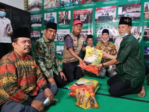 Satu Kaluarga Resmi Jadi Mualaf,Kalimah Syahadat Itu Di Ucapkan Anton di Kantor PBNU Riau