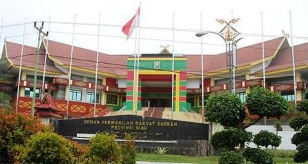 Paripurna-DPRD-Riau-Sering-Tertunda