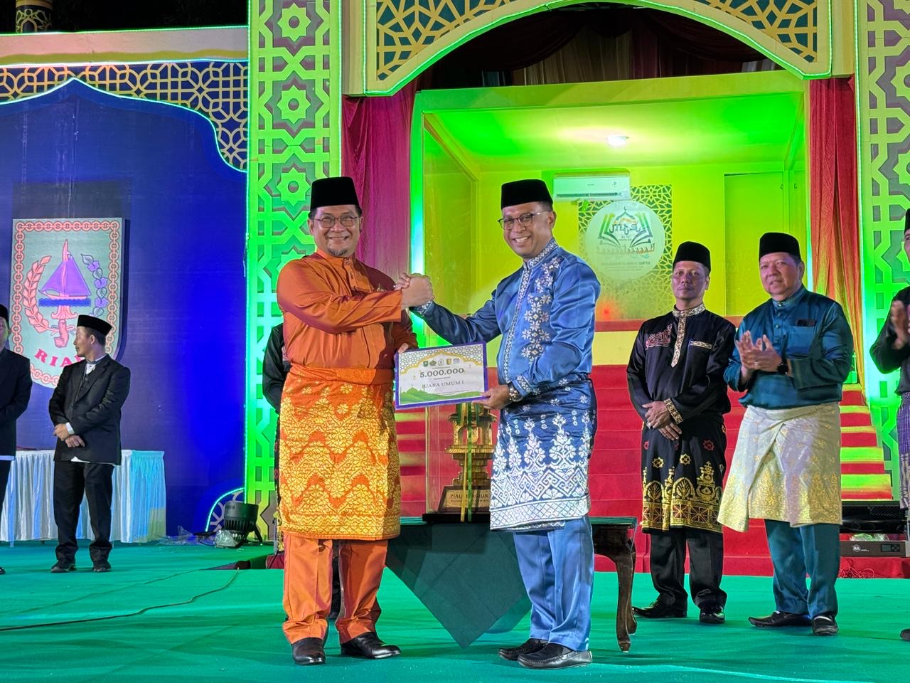 Terima Trofi Juara Umum MTQ XLIV Riau, Target Bupati Rohil Bistamam Terpenuhi