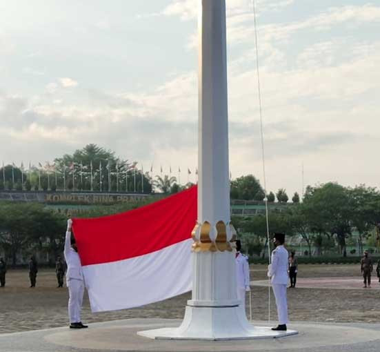 Bupati Sukiman Pimpin Upacara HUT RI ke 75