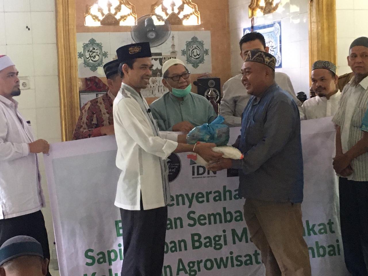 UAS Bersama Yayasan Tabung Wakaf Umat Berbagi Sembako dan Berkurban