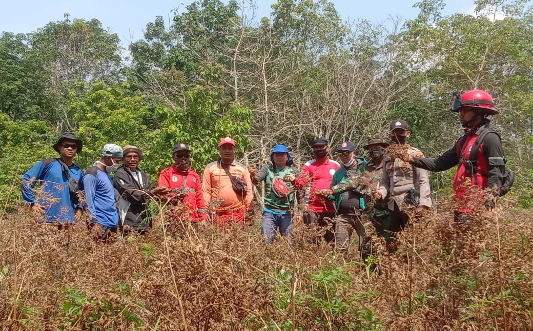 Sertu Anthon Babinsa Koramil 15/Kuala Kampar Laksanakan Patroli Karhutla