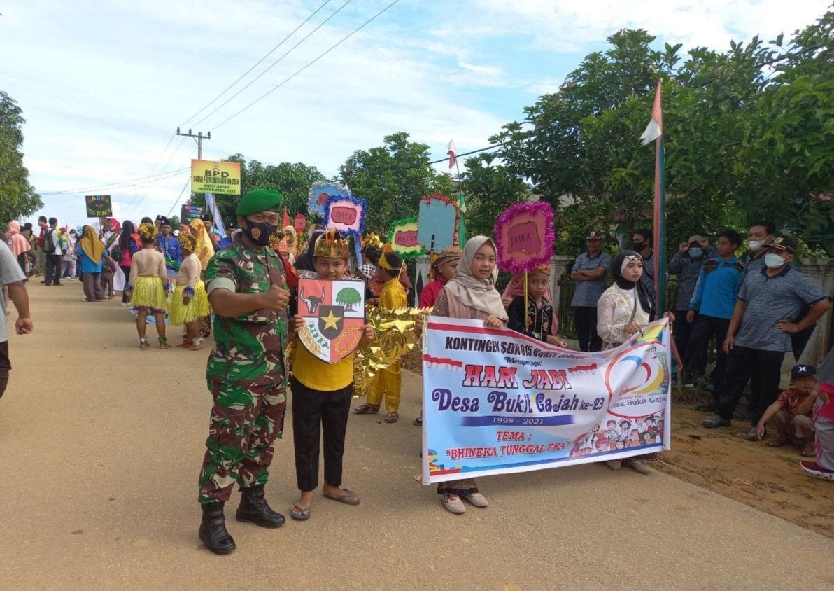 Babinsa Koramil 04/PKL kuras Hadiri HUT Desa Bukit Gajah,Ucapkan Semoga Semakin Maju