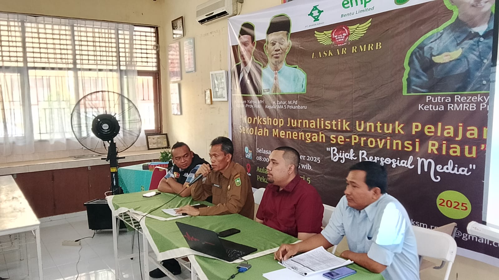 Bijak Bersosial Media Tema Workshop yang Digelar Laskar RMRB di SMA 5 Pekanbaru