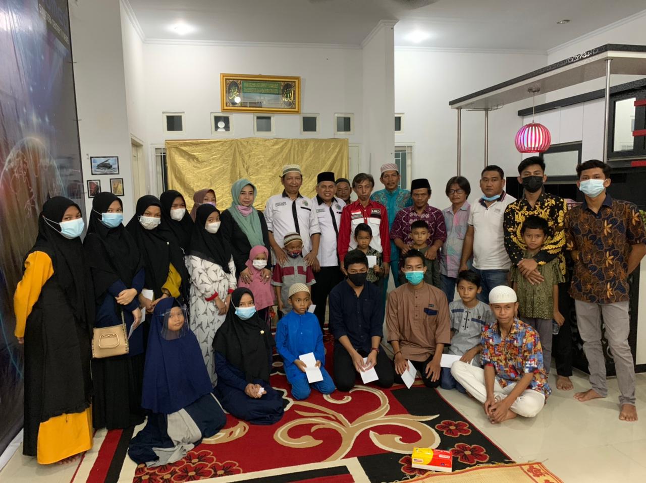 Dengan Tetap Terapkan Protkes, PW IWO Riau Santuni Anak Yatim dan Gelar Buka Bersama