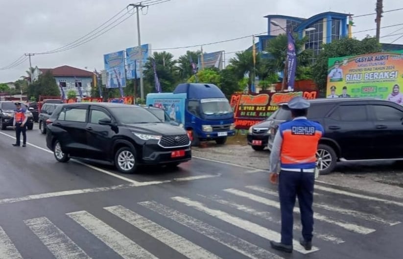 Kunjungan Kepala BKKBN RI di Tambang, Dishub Kampar Lakukan Pengamanan dan Pengaturan Lalin