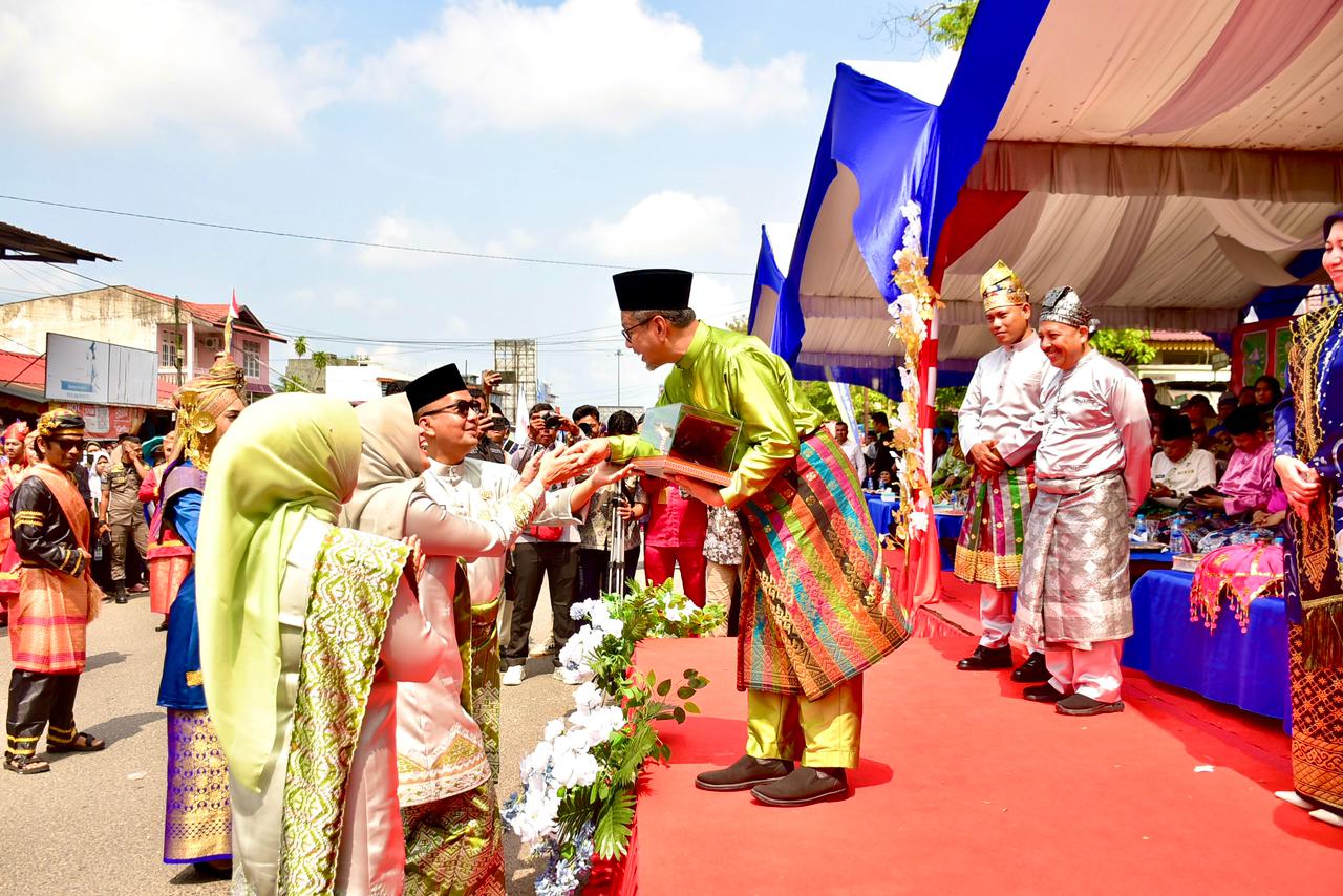 Kampar Angkat Tema "Tali Bapilin Tigo, Tigo Tungku Sajoghangan" Pada MTQ Ke 41 Tingkat Provinsi Riau
