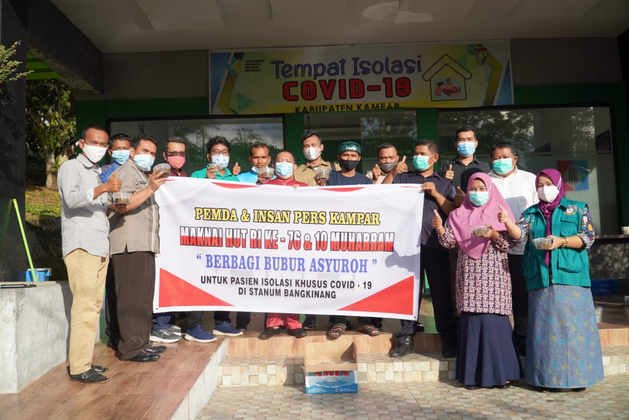 Diskominfo dan Insan Pers Kampar Bagikan Bubur Asyuro dan Sembako, Sambut Hari Asyura 10 Muharram