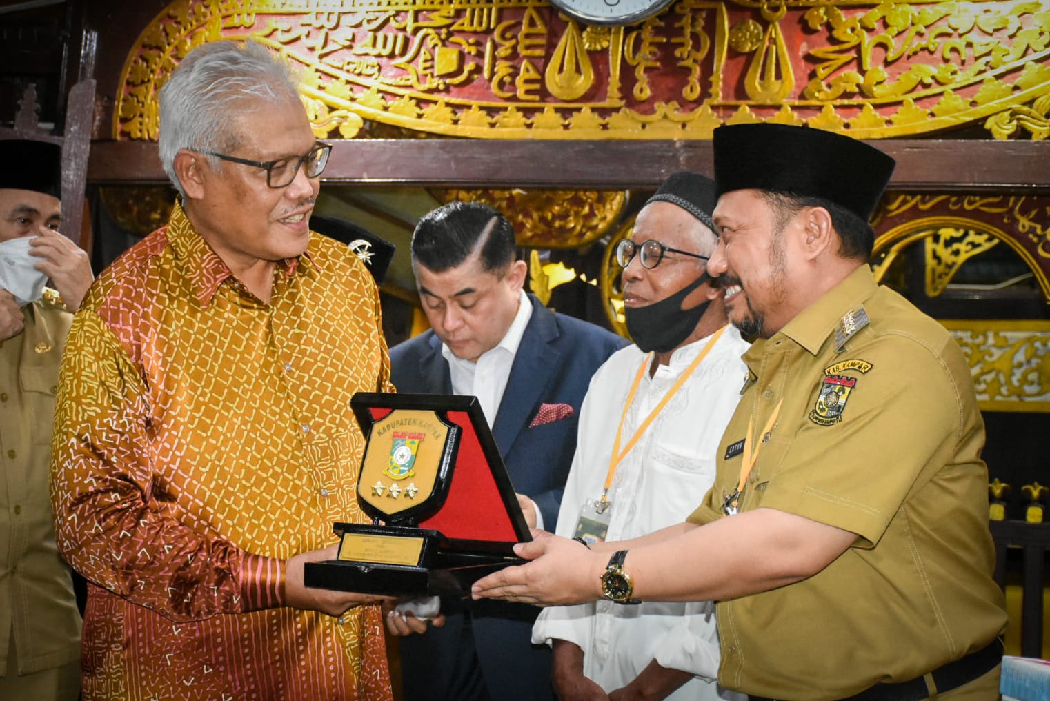 Kunjungi Kampar Mendagri Malaysia Ziarah ke Makam Keluarga dan Masjid Jami